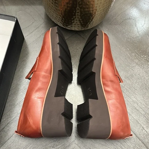 NATURALIZER Darry Lug Sole Loafers - Picture 6 of 11